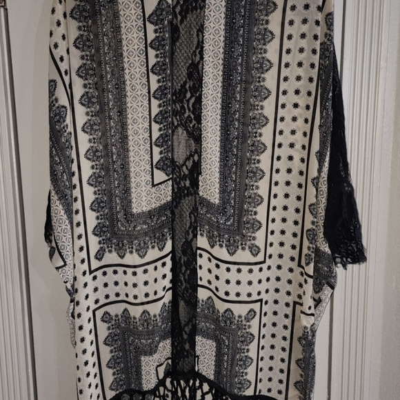 Lush Black Mesh Garment - Picture 7 of 11